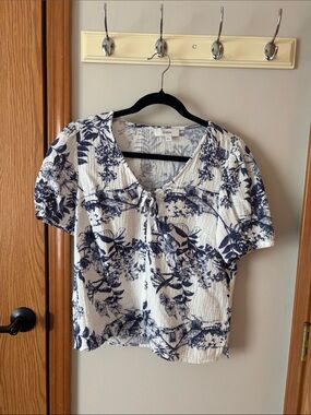 CeCe White and Navy Floral Tie-Front Short Sleeve Blouse Size Small
